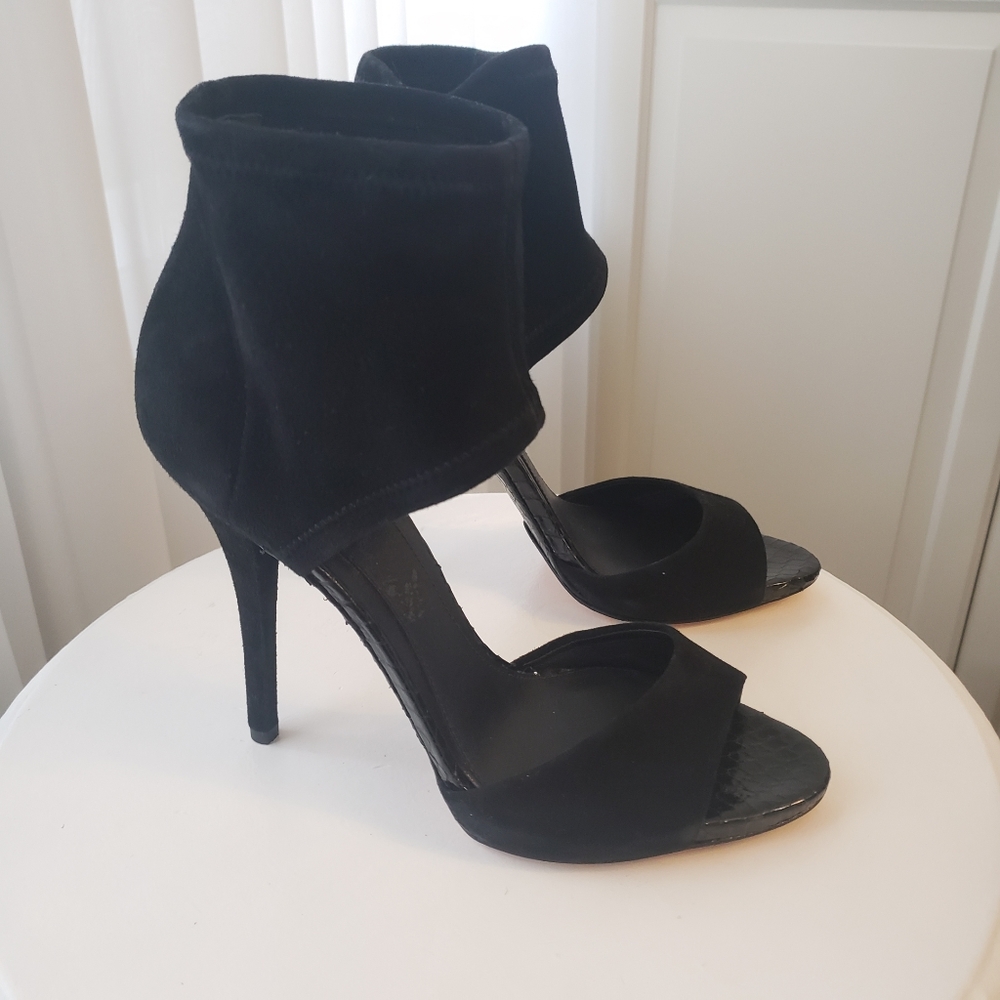 NEW Brian Atwood black Correns pumps in sz 38.0